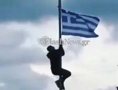 Επιτέλους αντίδραση: Γέμισαν ελληνικές Σημαίες το σχολείο που απέβαλε τον μαθητή που την ύψωσε στην 28η Οκτωβρίου